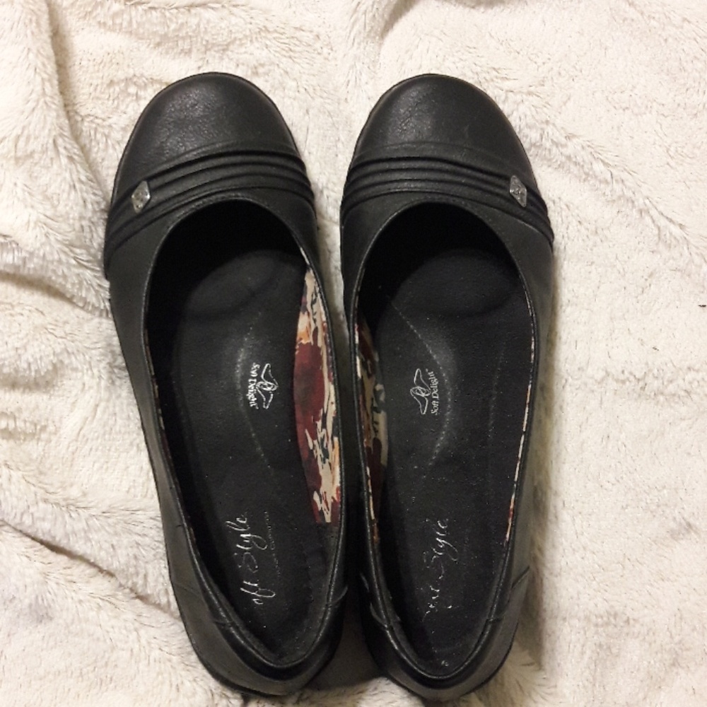Soft Style womens flats.